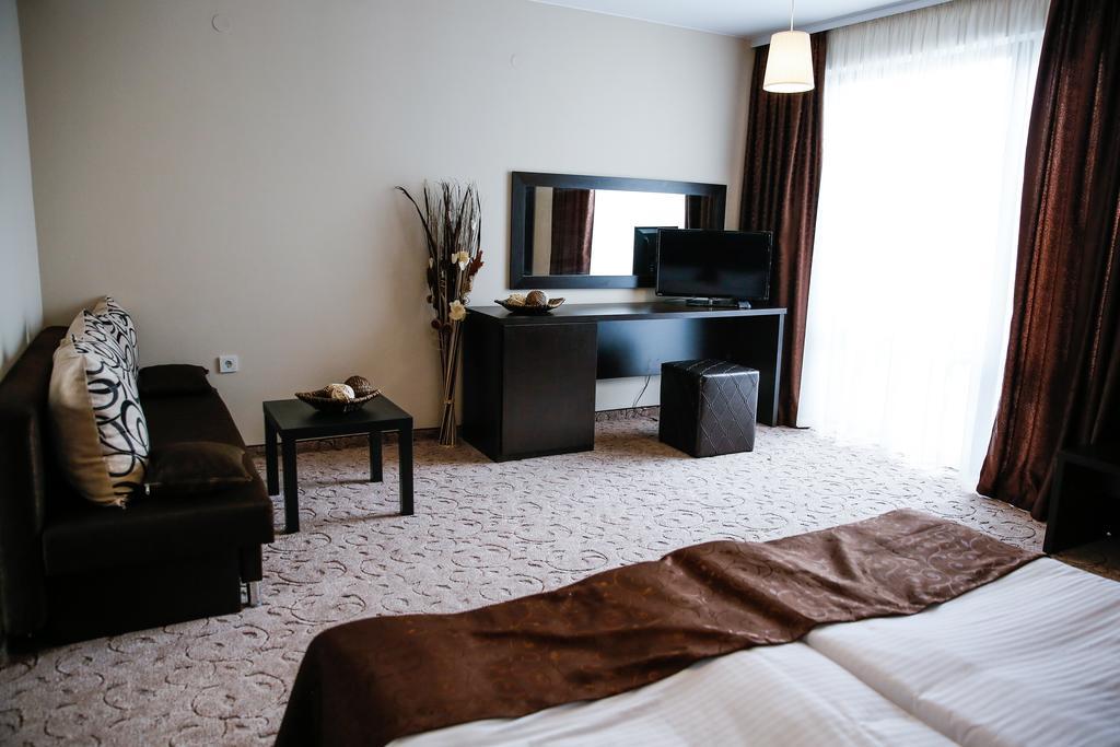 Einstein House & Spa Марчево Стая снимка